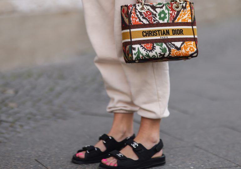 We created a hot shopping list of Velcro sandals, the shoes that stole the hearts of it-girls this season