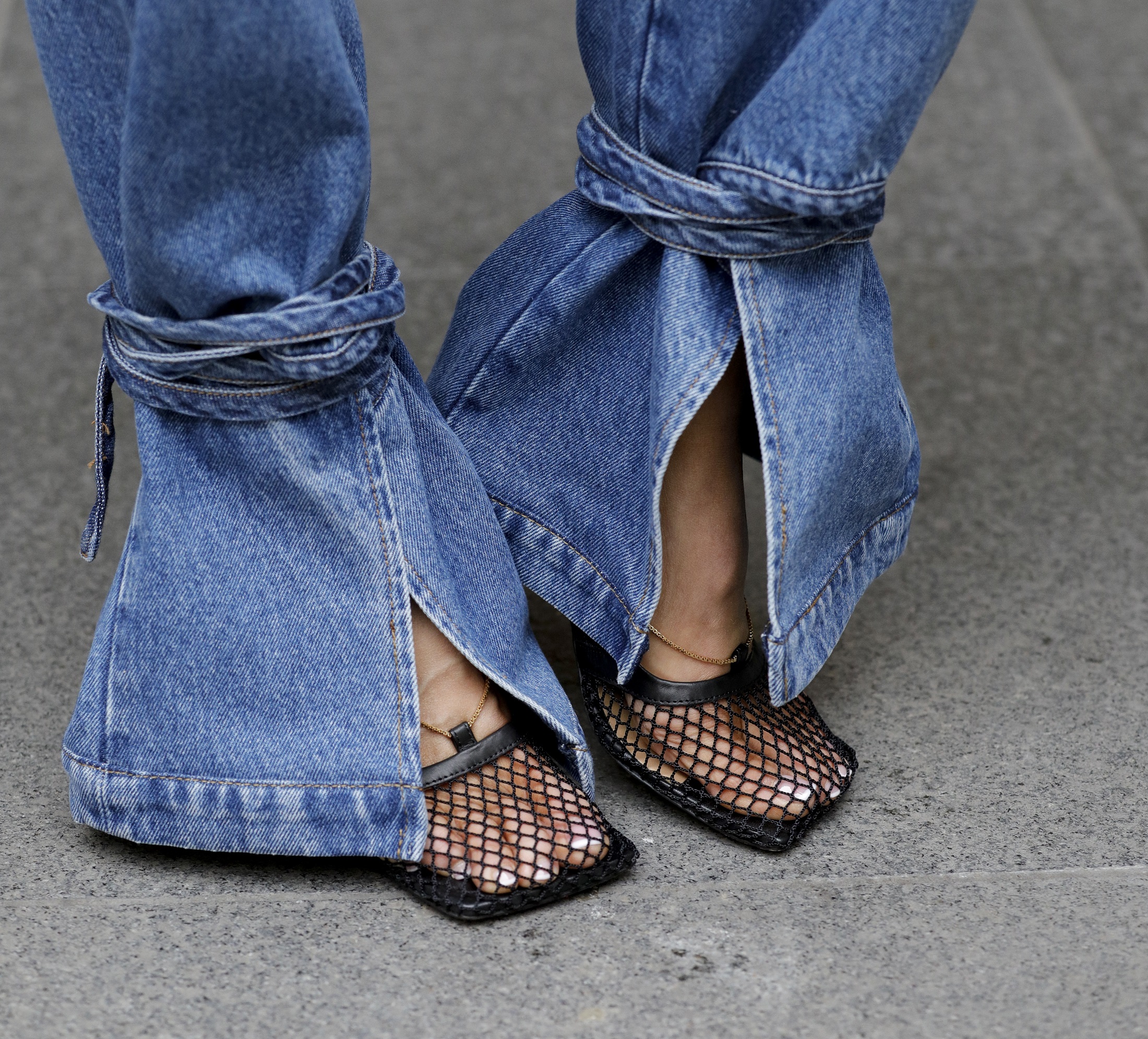 Although they used to be a symbol of cliché, today they rule the trends. Here’s how to wear square-toe shoes