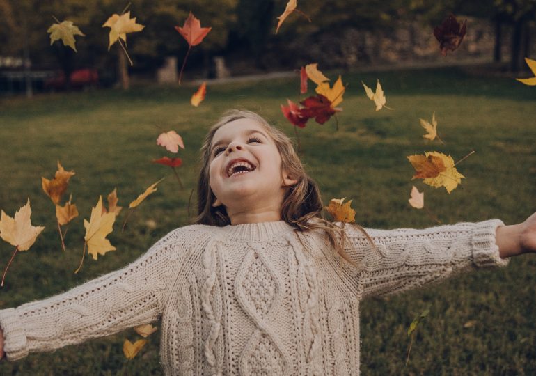 How to dress your child in the fall?